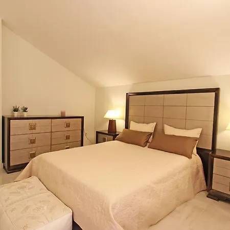 1115 Duplex Penthouse *